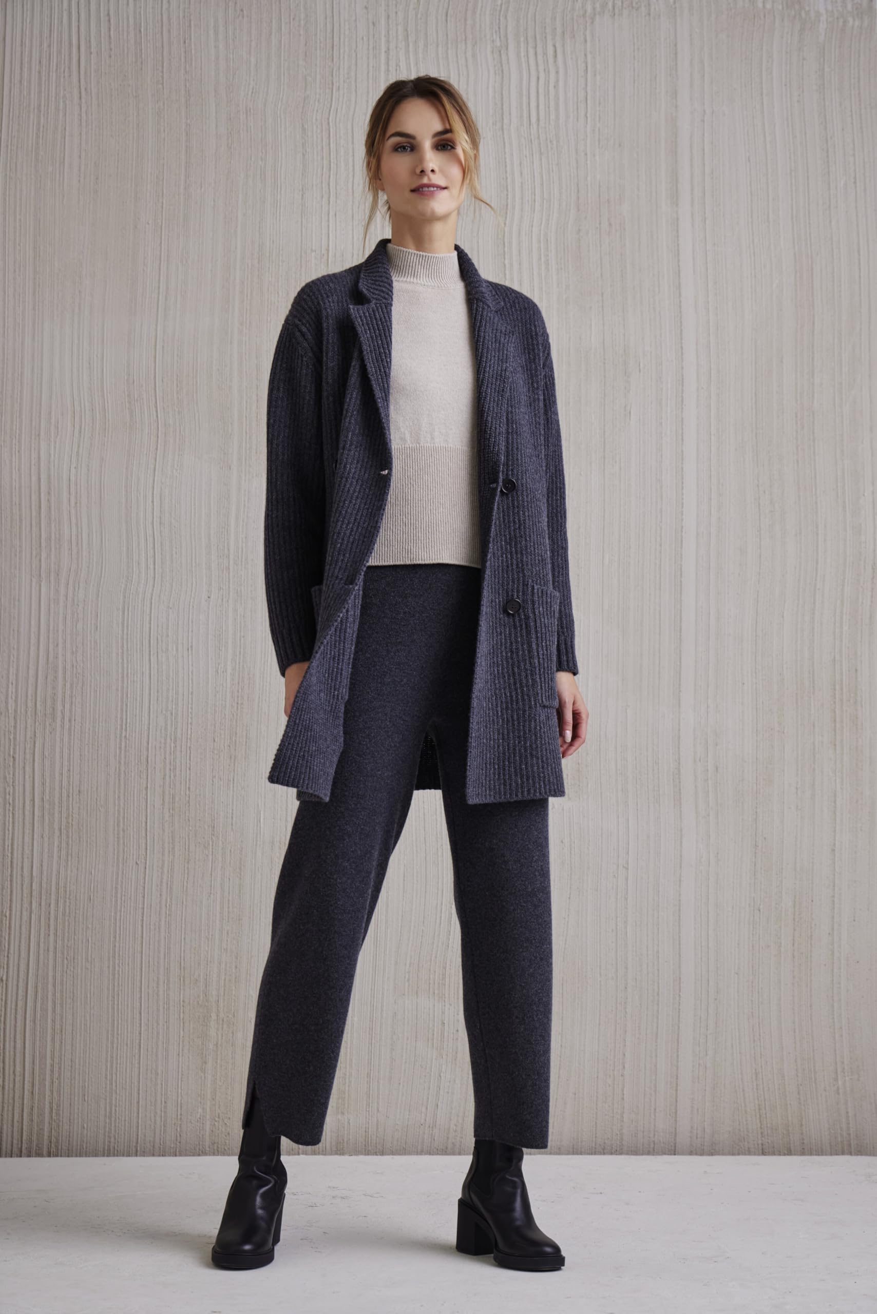 falke-basic-apparel-strickjacke-damen-schurwolle-doppelknopf image 4