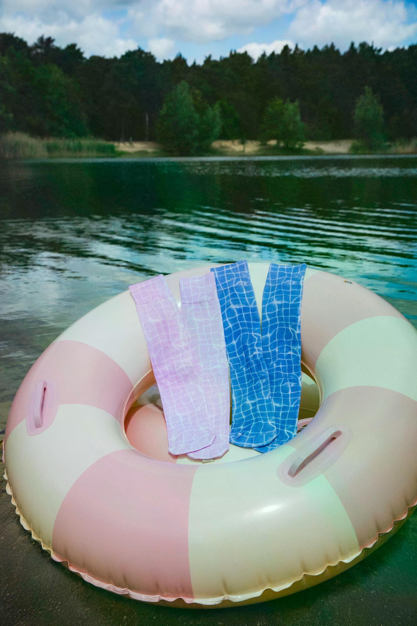 burlington-soho-vibes-poolside-socken-cornflower-blue-baumwolle image 4
